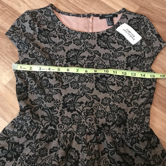 NWT Forever 21 Black Lace Patterned Dress - Medium - Picture 5 of 7